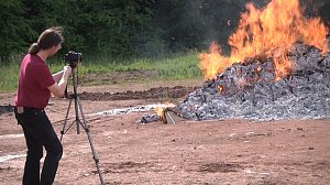 Dekonstruktion mit Feuer