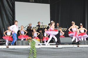 Die Eleven des Tanzstudios Radeva auf dem Rolandsfest