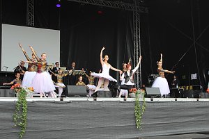 Die Eleven des Tanzstudios Radeva auf dem Rolandsfest
