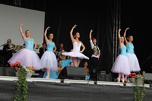 Die Eleven des Tanzstudios Radeva auf dem Rolandsfest