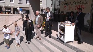 B&uuml;cherkette zum Umzug der Bibliothek