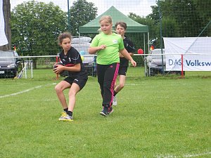 Premiere im Feldhandball