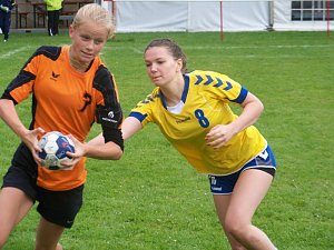 Premiere im Feldhandball