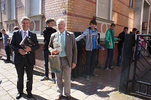 B&uuml;cherkette zum Umzug der Bibliothek