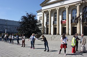 B&uuml;cherkette zum Umzug der Bibliothek