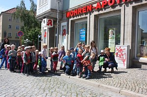 B&uuml;cherkette zum Umzug der Bibliothek