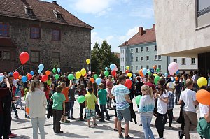 B&uuml;cherkette zum Umzug der Bibliothek