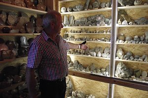 Seit über 40 Jahren sammelt Wolfgang Schwaighofer Mineralien und Fossilien. Über 2000 Stücke zählt seine Sammlung.