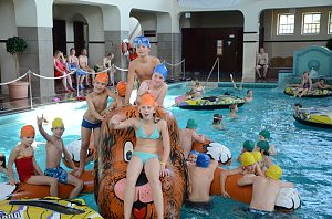 Knax-Pool-Party