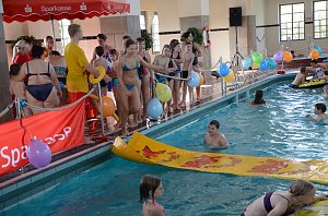 Knax-Pool-Party