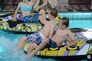 Knax-Pool-Party