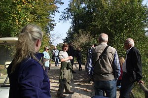 Biologin Ulrike Richter hatte interessierte Zuh&ouml;rer, als sie &uuml;ber den B&auml;renpark informierte.