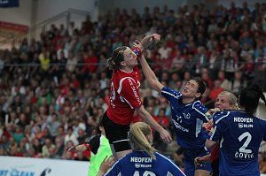 THC gewinnt erstes Champion League Spiel klar mit 33:20