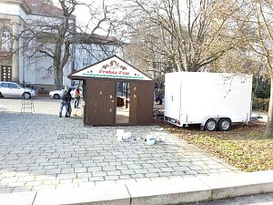Weihnachtsmarkt wird aufgebaut