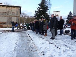 Anstich mit Bagger und Publikum