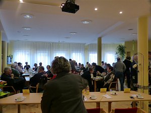 &Uuml;bergabe der Bauschutzbrillen an Abgeordneten des Landtages