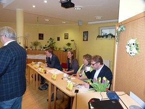 &Uuml;bergabe der Bauschutzbrillen an Abgeordneten des Landtages
