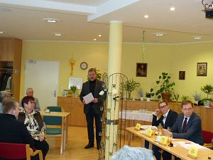 &Uuml;bergabe der Bauschutzbrillen an Abgeordneten des Landtages