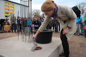 F&uuml;r die neue Sporthalle der Regelschule Ellrich wurde heute der Grundstein gelegt