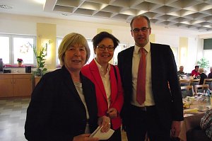 Wahlkampf f&uuml;r Matthias: Zugkr&auml;ftiges Trio, von links: Ex-Oberb&uuml;rgermeisterin Barbara Rinke, Heike Taubert, Matthias Jendricke.