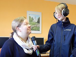 M&auml;dchen befragen Jungen im MEGEHA