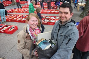 B&uuml;cherflohmarkt des Kinderkirchenladens auf dem Blasiikirchplatz in Nordhausen