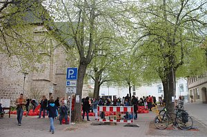 B&uuml;cherflohmarkt des Kinderkirchenladens auf dem Blasiikirchplatz in Nordhausen