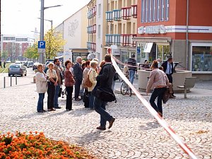 Keine Chance: Sie wird durch den Pressesprecher zur&uuml;ck geleitet.