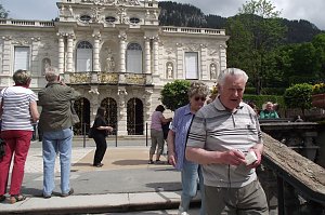  Auch Vereinsvorsitzender Herbert Weschcke und Ehefrau waren vom Glanz des Schlosses beeindruckt.
