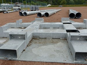 Stahlkonstruktion und Masten