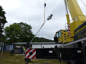 Der erste Mast ist geschafft