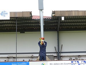 Der erste Mast ist geschafft
