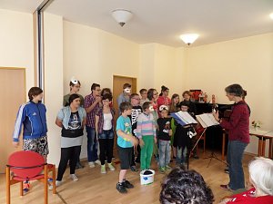 Die Kinder des Förderzentrums St. Martin hatten für die Damen und Herren des Caritas-Heims ein Gespensterprogramm mitgebracht