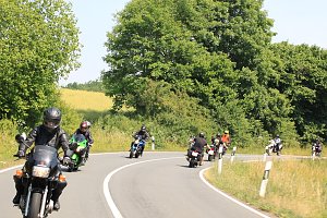 Coole Bikes auf hei&szlig;em Asphalt