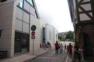 Dem OB &uuml;ber die Schulter geschaut - die Grundsch&uuml;ler aus Niedersalza durften Klaus Zeh mit Fragen l&ouml;chern
