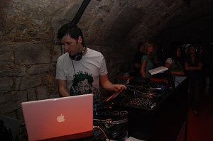 Raw Elements And Deep Grooves im Grease