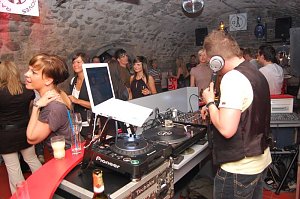 Raw Elements And Deep Grooves im Grease