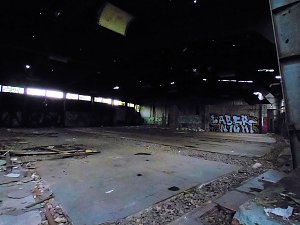 Unwirkliche Orte: Lokschuppen bei Bitterfeld