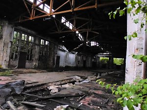 Unwirkliche Orte: Lokschuppen bei Bitterfeld