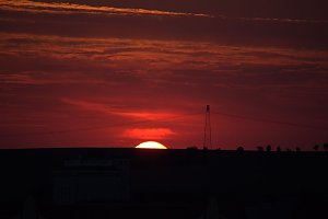 Stadt- und Sonnenansichten