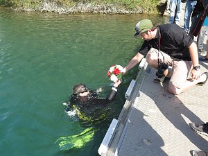Trauung unter Wasser