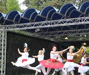 Zeitreise mit dem Tanzstudio Radeva