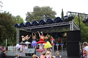 Zeitreise mit dem Tanzstudio Radeva