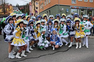 N&auml;rrinnen und Narren trotzen Wetter (1)