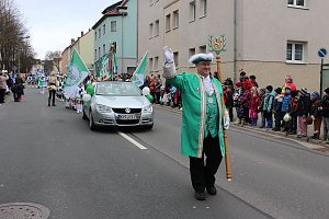 N&auml;rrinnen und Narren trotzen Wetter (1)