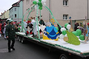N&auml;rrinnen und Narren trotzen Wetter (1)