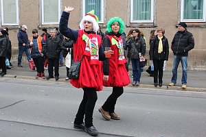 N&auml;rrinnen und Narren trotzen Wetter (1)