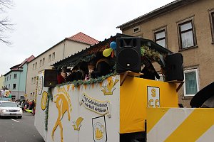 N&auml;rrinnen und Narren trotzen Wetter (1)