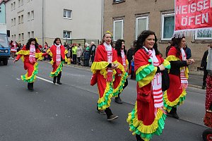 N&auml;rrinnen und Narren trotzen Wetter (1)