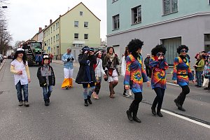 N&auml;rrinnen und Narren trotzen Wetter (2)